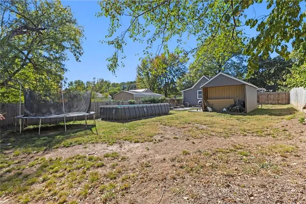 $260,000 | 427 Allcutt Avenue, Bonner Springs, KS 66012