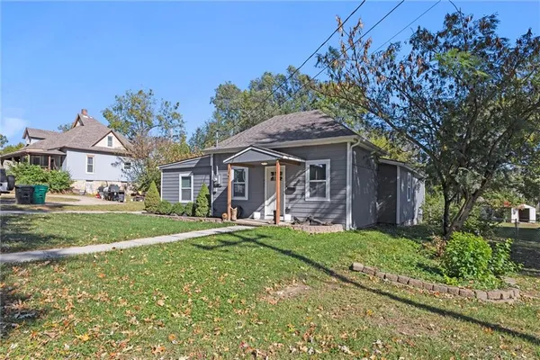 $260,000 | 427 Allcutt Avenue, Bonner Springs, KS 66012