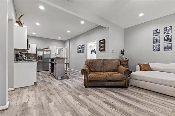 $260,000 | 427 Allcutt Avenue, Bonner Springs, KS 66012