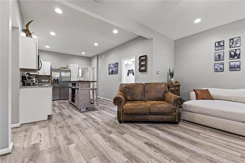 427 Allcutt Avenue Bonner Springs, KS 66012 - Photo 8 of 28