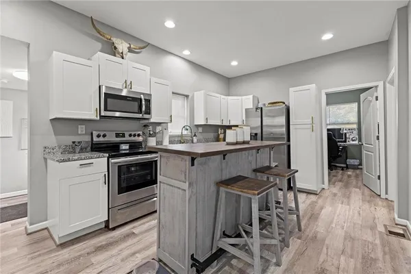 $260,000 | 427 Allcutt Avenue, Bonner Springs, KS 66012