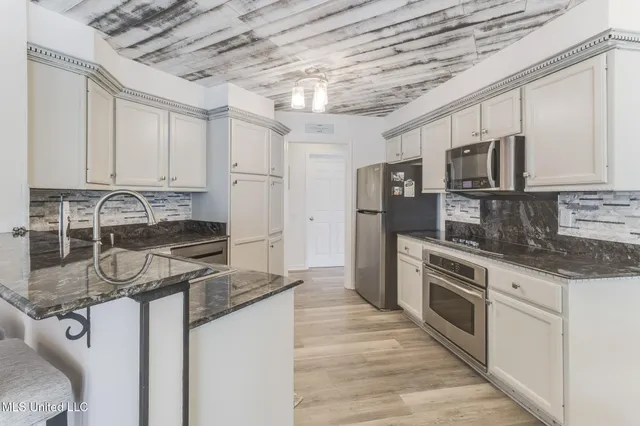 $379,000 | 9492 Op La Way, Diamondhead, MS 39525