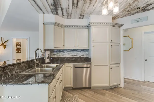 $379,000 | 9492 Op La Way, Diamondhead, MS 39525