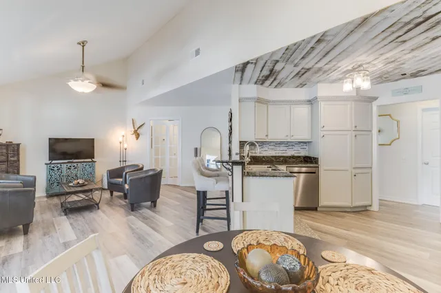 $379,000 | 9492 Op La Way, Diamondhead, MS 39525