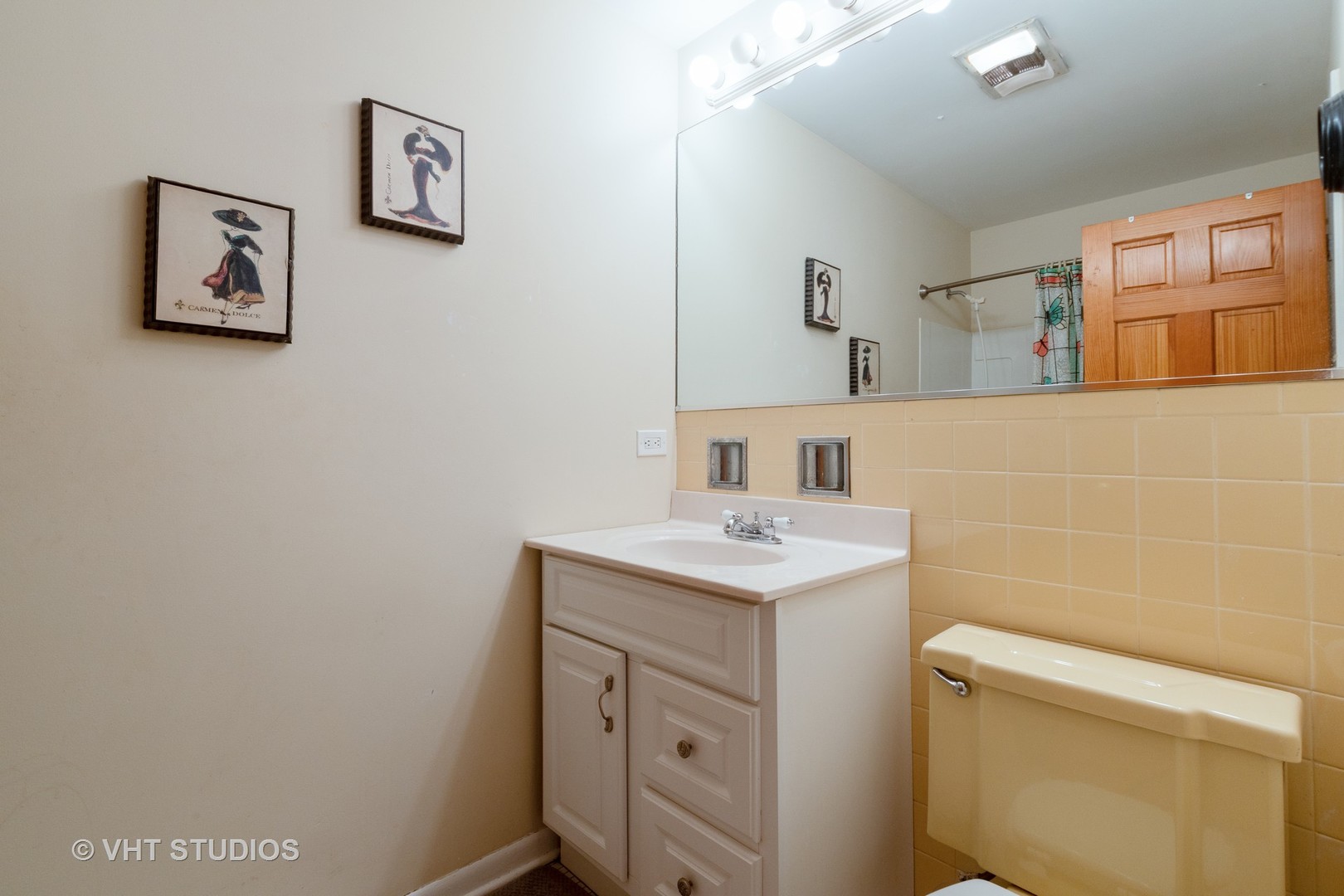 8826 Dee Road Des Plaines, IL 60016 - Photo 10 of 16 a bathroom with a sink toilet and vanity