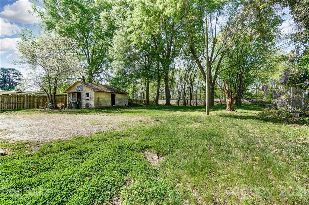 3003 Lowell Road Gastonia, NC 28054 - Photo 25 of 27 a front view of house with yard and green space