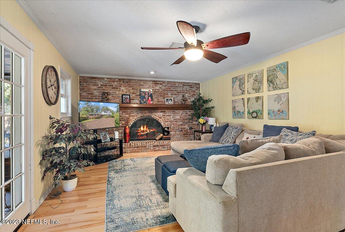 800 Penman Road Neptune Beach, FL 32266 - Photo 11 of 30 10-Family Room