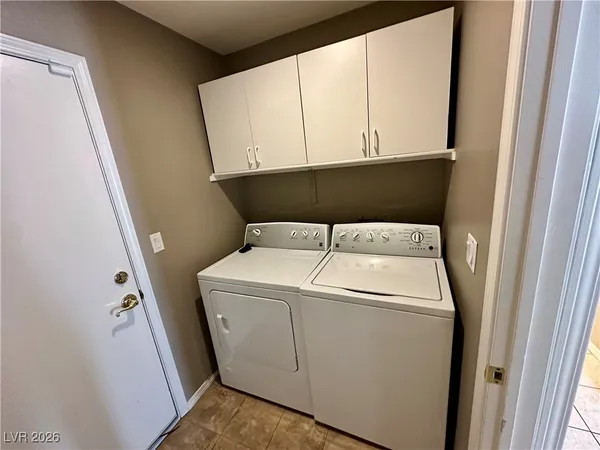 $2,600 | 1837 Vista Pointe Avenue, Henderson, NV 89012