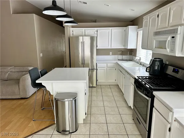 $2,600 | 1837 Vista Pointe Avenue, Henderson, NV 89012