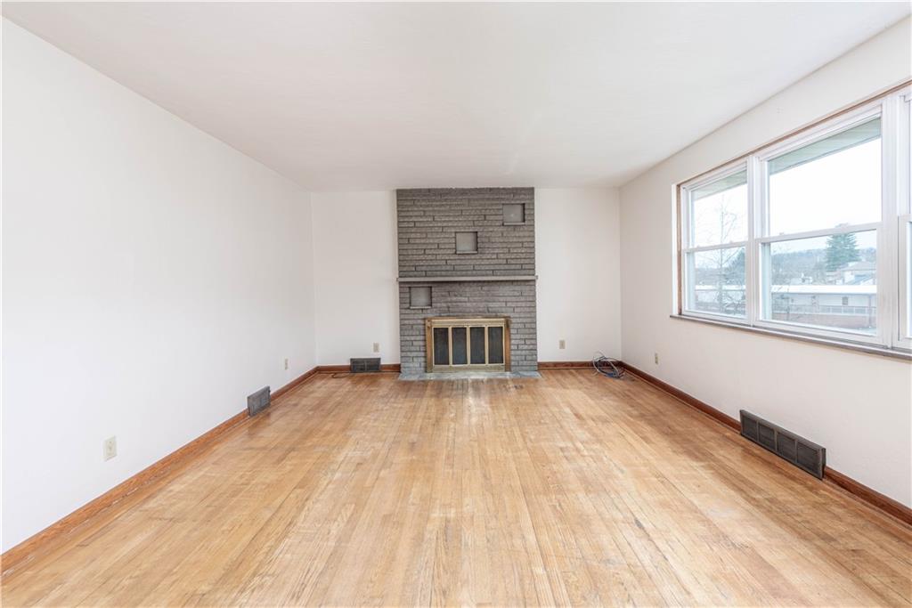 6576 Library Road South Park, PA 15129 - Photo 14 of 31 an empty room with windows