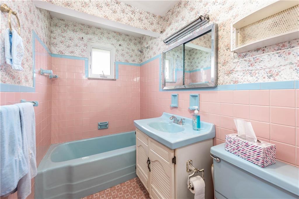 6576 Library Road South Park, PA 15129 - Photo 19 of 31 a bathroom with a sink toilet and bath tub
