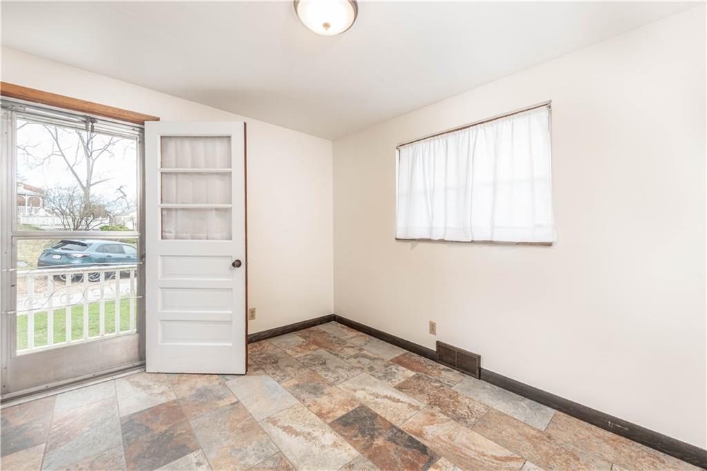 6576 Library Road South Park, PA 15129 - Photo 5 of 31