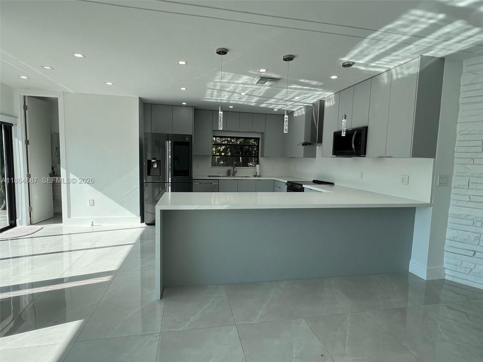 2062 Northeast 121st Road North Miami, FL 33181 - Photo 20 of 43