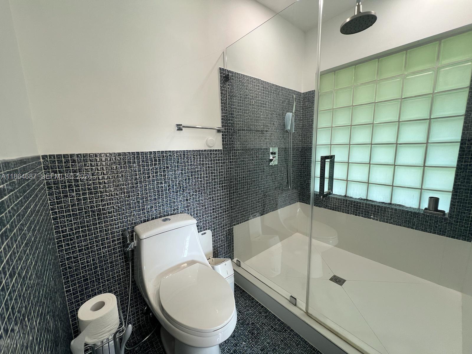 2062 Northeast 121st Road North Miami, FL 33181 - Photo 25 of 43 Primary Bathroom