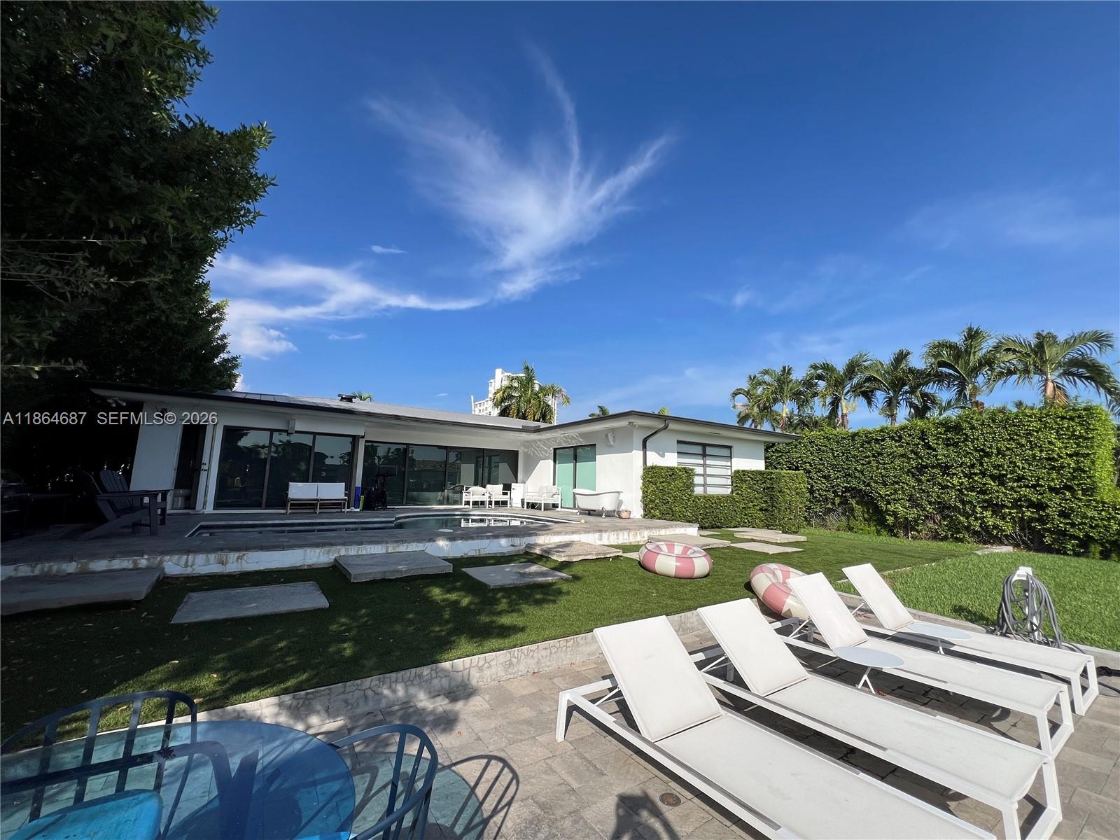 2062 Northeast 121st Road North Miami, FL 33181 - Photo 36 of 43