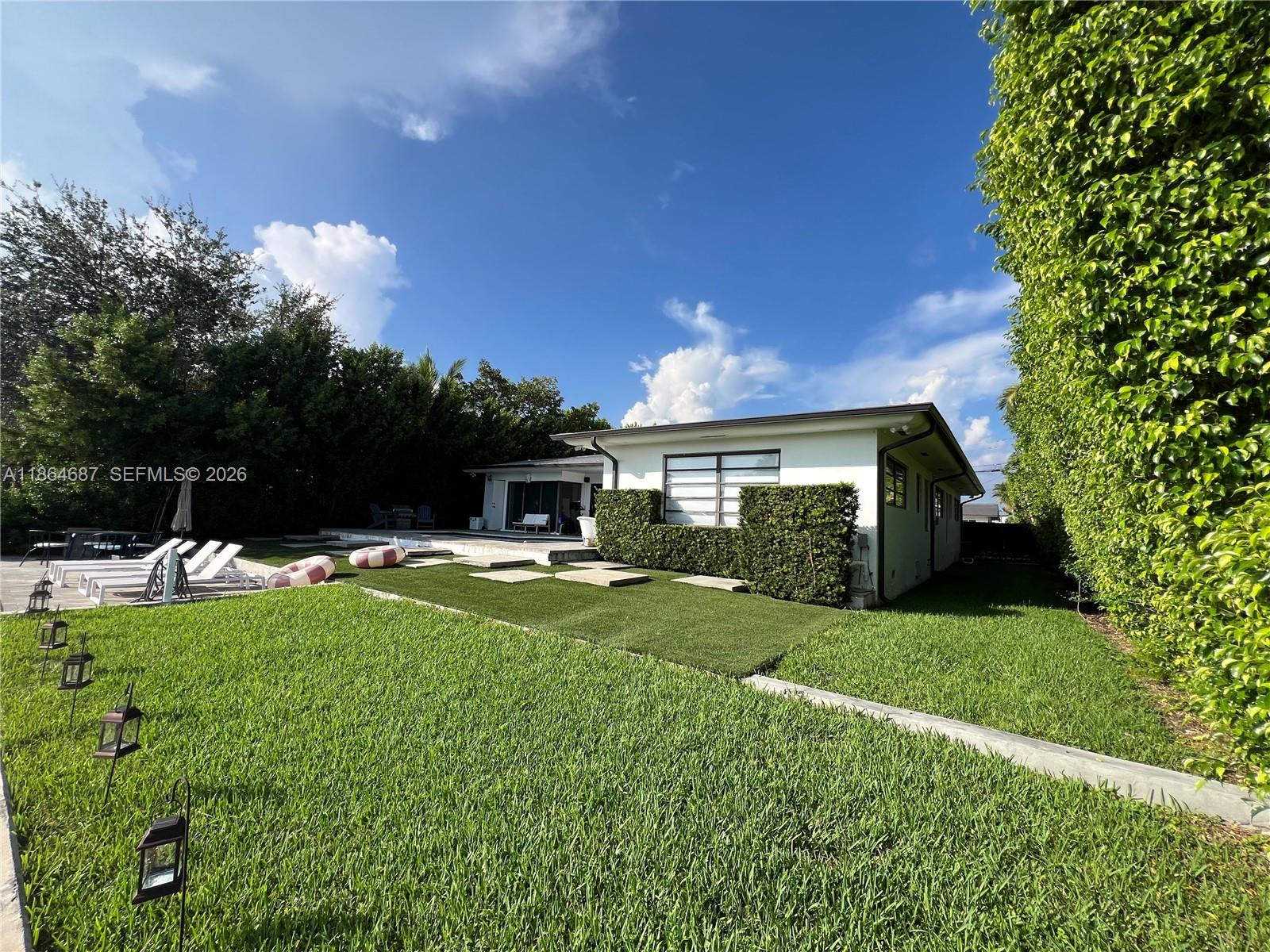 2062 Northeast 121st Road North Miami, FL 33181 - Photo 38 of 43