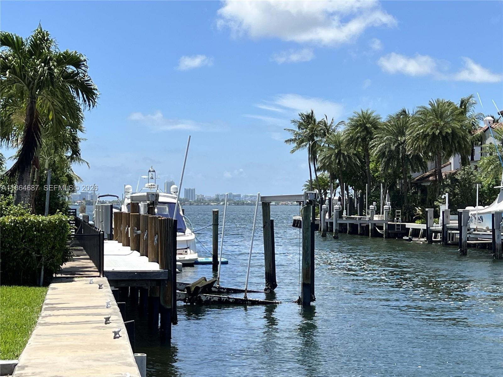 2062 Northeast 121st Road North Miami, FL 33181 - Photo 39 of 43