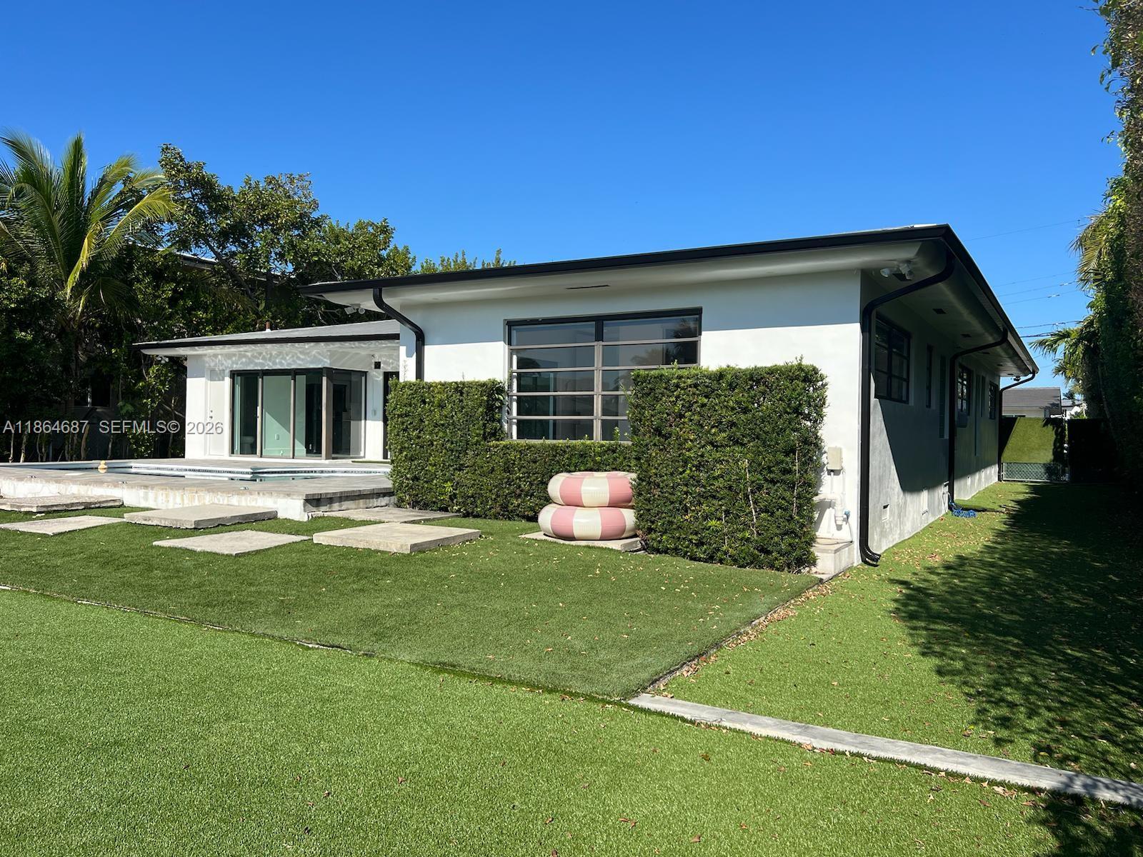 2062 Northeast 121st Road North Miami, FL 33181 - Photo 40 of 43