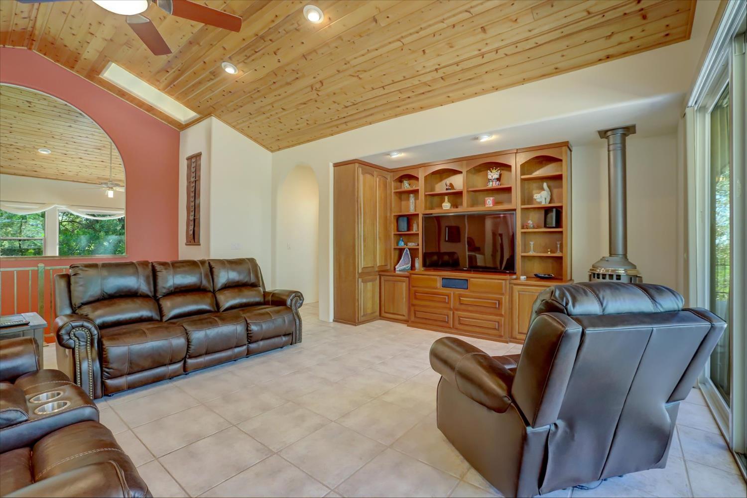 16875 Southridge Road Penn Valley, CA 95946 - Photo 25 of 89 a living room with furniture and window