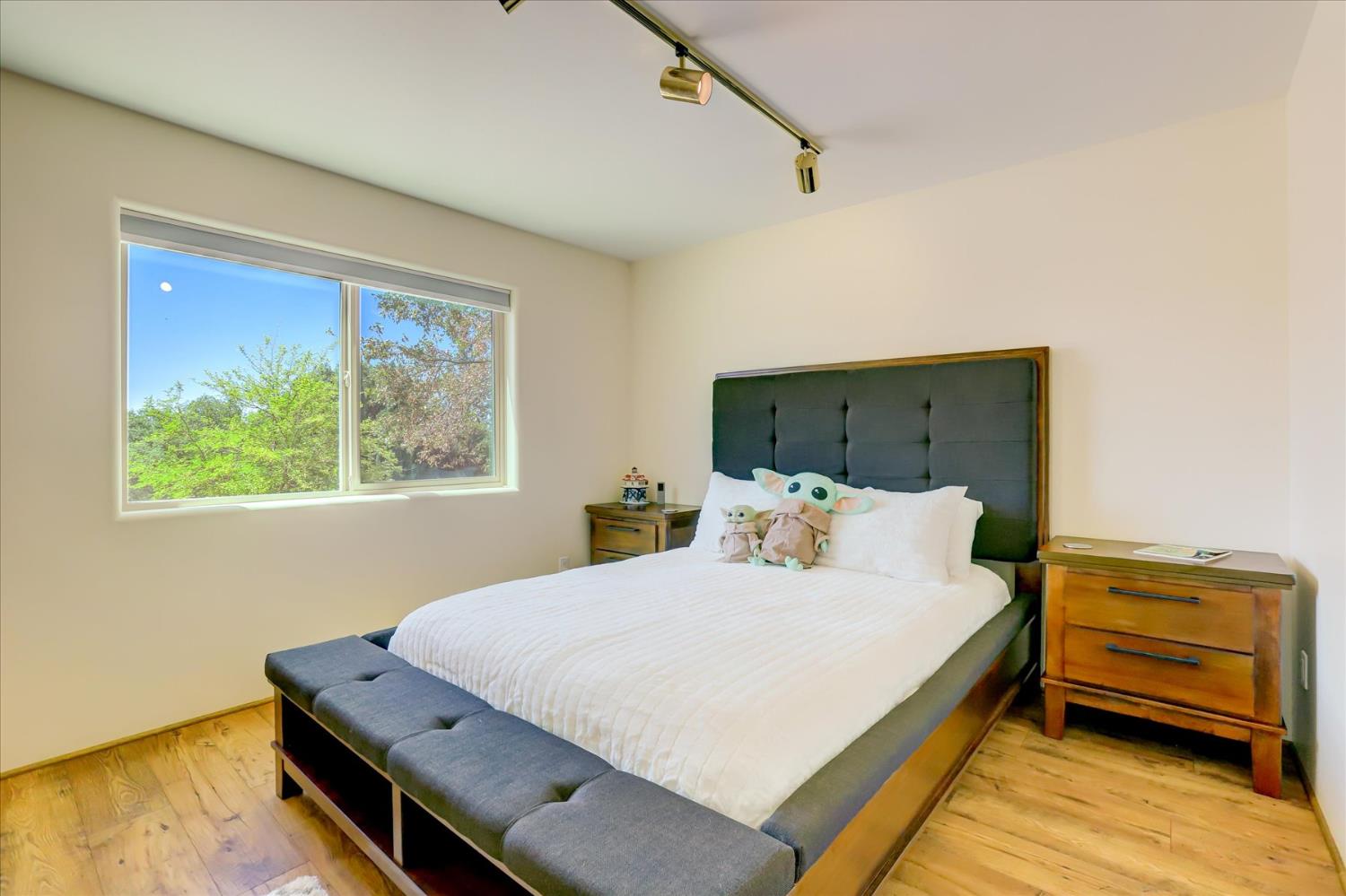 16875 Southridge Road Penn Valley, CA 95946 - Photo 47 of 89 a bedroom with a bed and a window