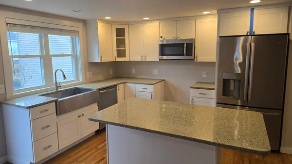 $3,000 | 15 Lafayette Terrace, Unit B, North Hampton, NH 03862