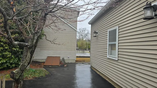 $3,000 | 15 Lafayette Terrace, Unit B, North Hampton, NH 03862