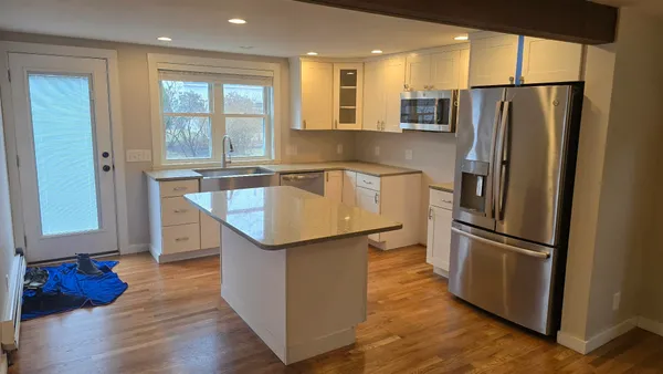 $3,000 | 15 Lafayette Terrace, Unit B, North Hampton, NH 03862