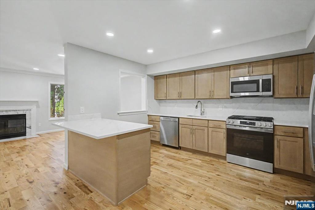 599 Apache Court Mahwah, NJ 07430 - Photo 9 of 25