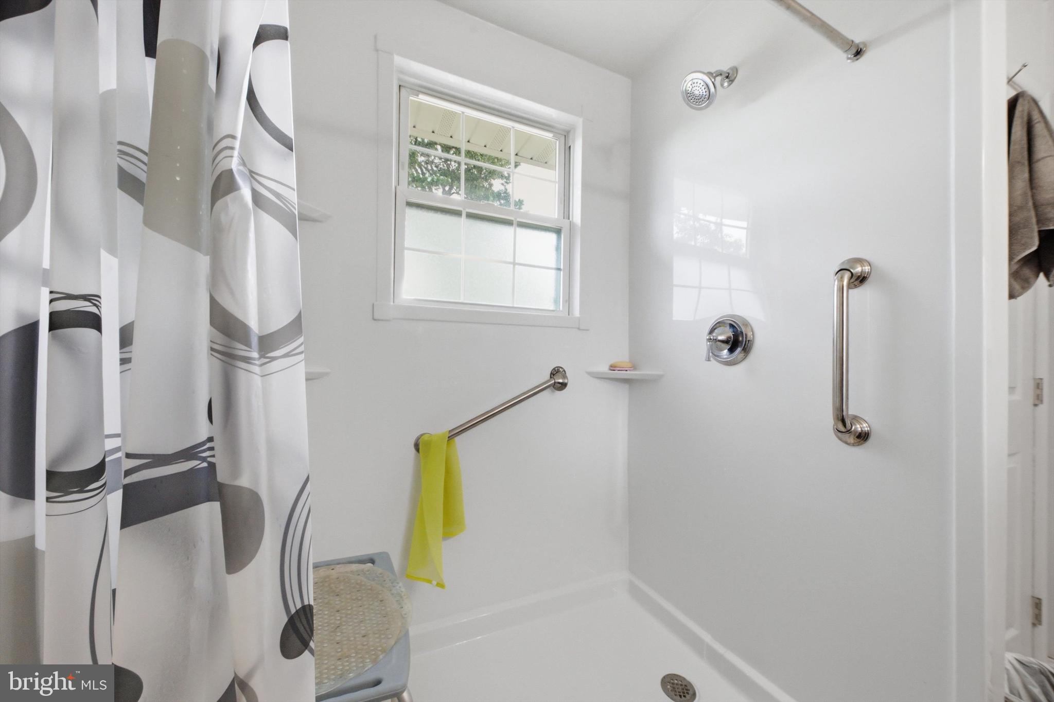 776 Evergreen Road Severn, MD 21144 - Photo 28 of 55 Upstairs Primary Bathroom