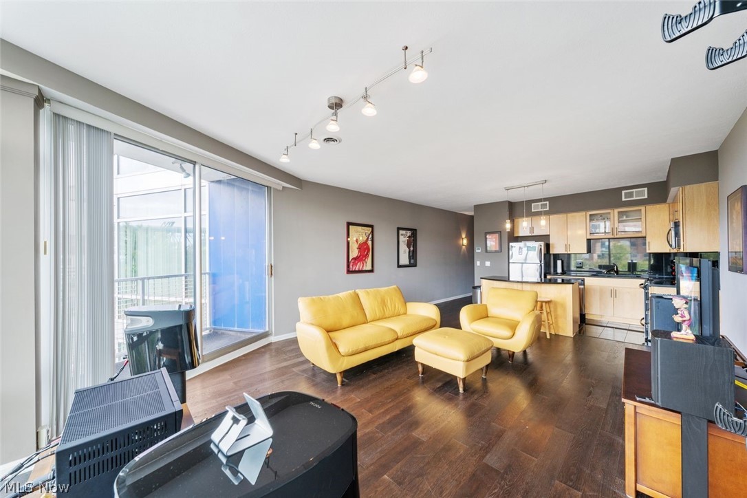 1237 Washington Avenue, Unit 511 Cleveland, OH 44113 - Photo 5 of 21