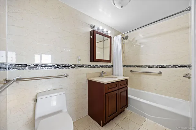 $688,000 | 136-21 Latimer Place, Unit 5H | Flushing