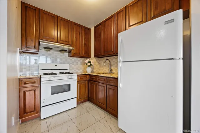 $688,000 | 136-21 Latimer Place, Unit 5H | Flushing