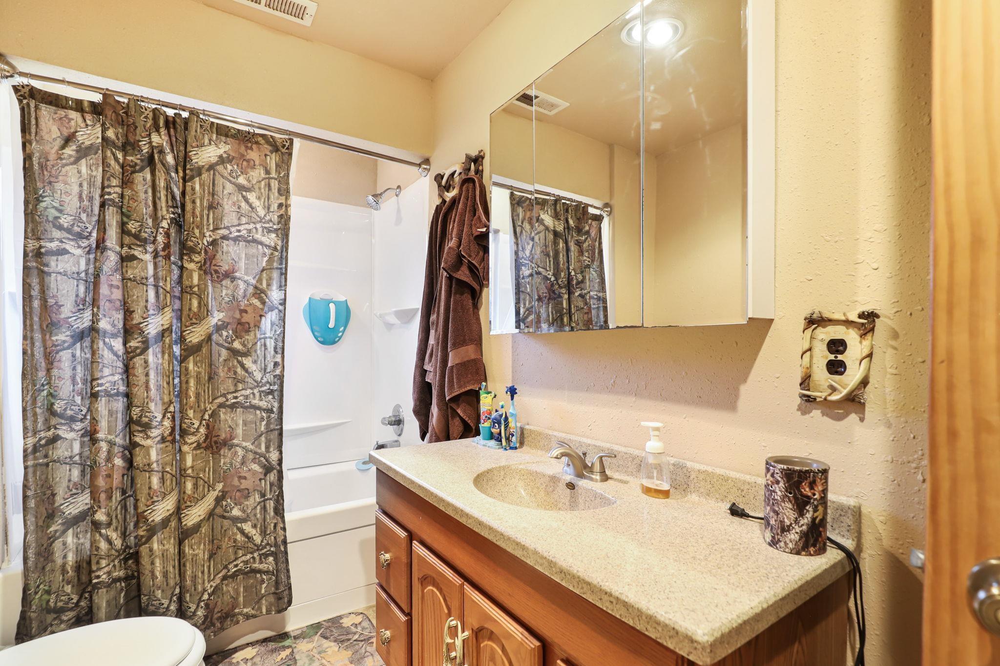 9080 West Dodge Road Montrose, MI 48457 - Photo 31 of 71 50097990-30.JPG