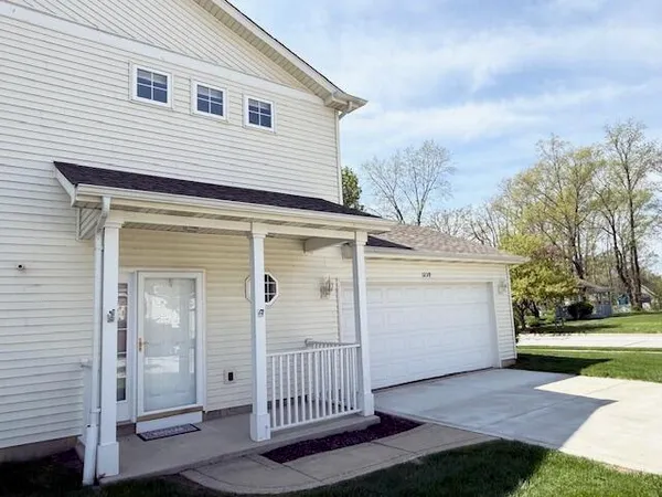 $2,325 | 1239 Fox Hollow Drive, Chesterton, IN 46304