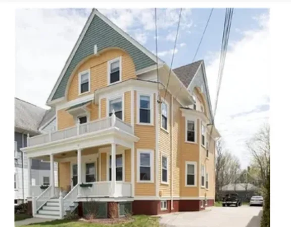 $1,700 | 118 Wentworth Avenue, Unit 3, Cranston, RI 02905