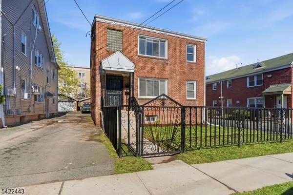 $2,500 | 293 North Center Street, Orange, NJ 07050