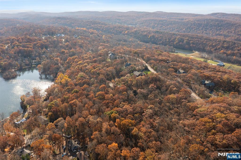 12 Breakneck Road Vernon, NJ 07462 - Photo 9 of 17 a view of city and mountain