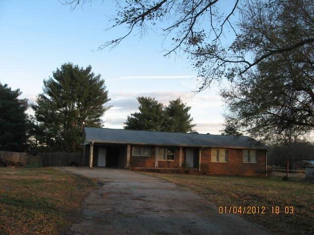 521 Oil Mill Road Martin, GA 30557 - Photo 1 of 1 a front view of a house with garden