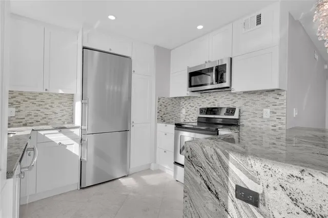 $819,000 | 1010 South Ocean Boulevard, Unit 1704, Pompano Beach, FL 33062