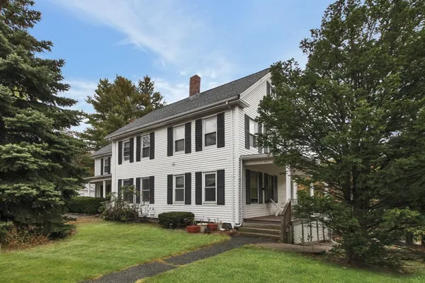 $4,250 | 64 Cedar Street, Unit 2, Wellesley, MA 02481