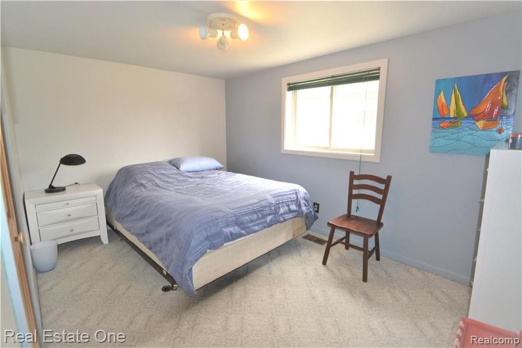 2947 Walsh Drive Rochester Hills, MI 48309 - Photo 12 of 18