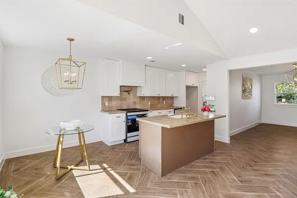 $299,700 | 2019 Magnolia Drive, La Marque, TX 77568