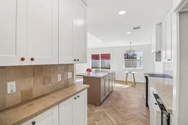 $299,700 | 2019 Magnolia Drive, La Marque, TX 77568