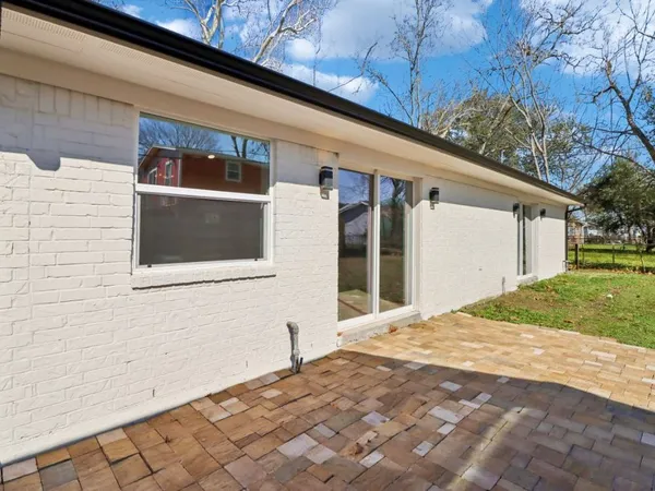 $299,700 | 2019 Magnolia Drive, La Marque, TX 77568