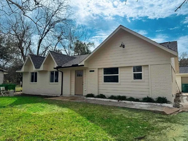 $299,700 | 2019 Magnolia Drive, La Marque, TX 77568