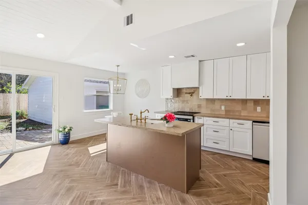 $299,700 | 2019 Magnolia Drive, La Marque, TX 77568