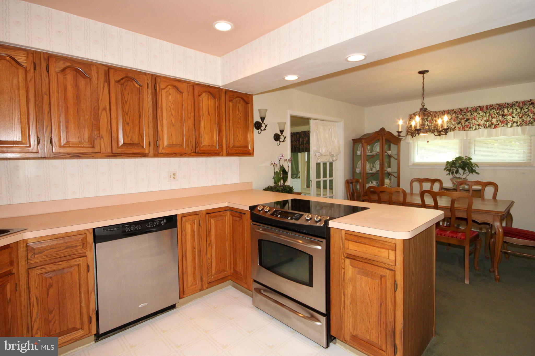 6012 Loretto Street Springfield, VA 22150 - Photo 11 of 29 Kitchen