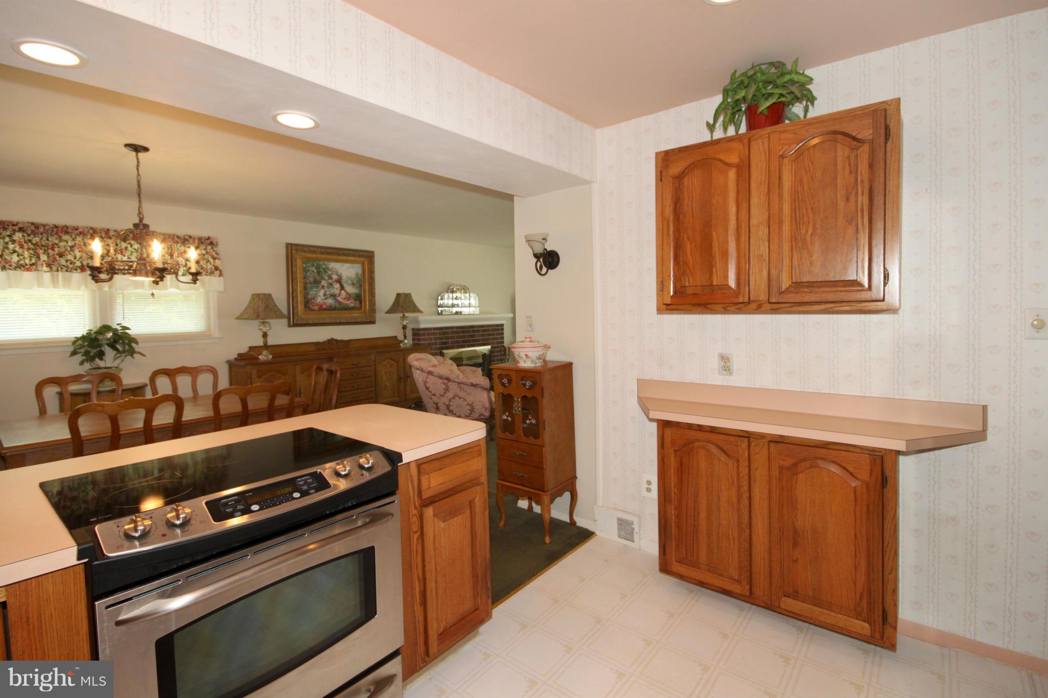 6012 Loretto Street Springfield, VA 22150 - Photo 12 of 29 Kitchen