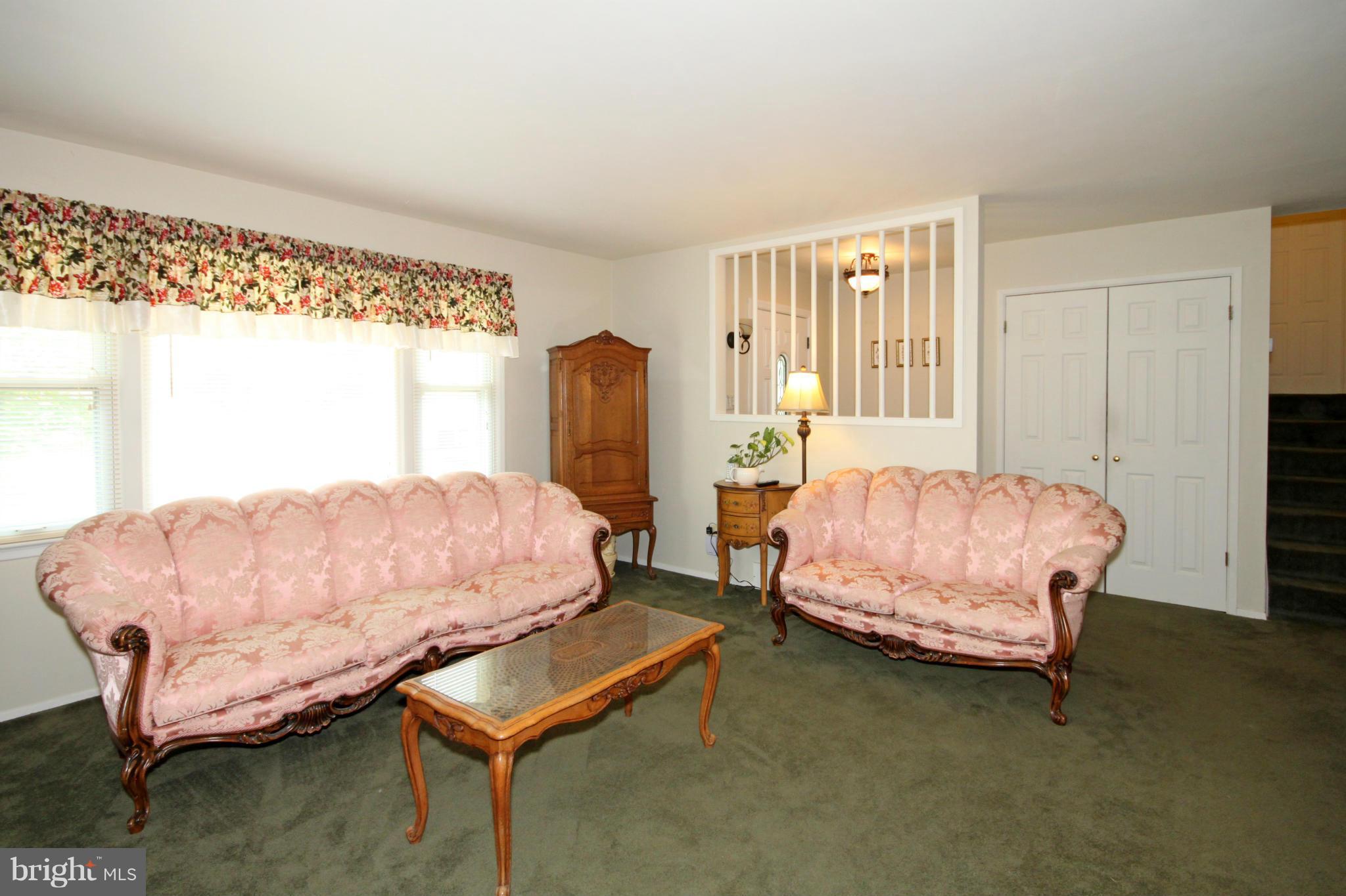 6012 Loretto Street Springfield, VA 22150 - Photo 7 of 29 Living Room