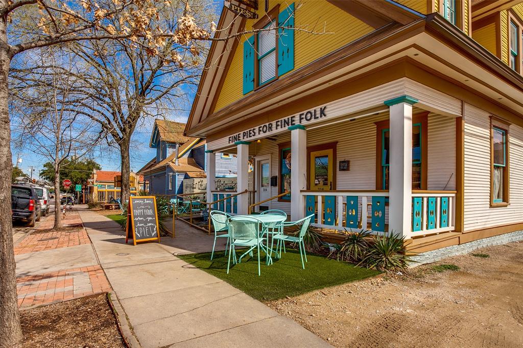 603 Finley Court Dallas, TX 75208 - Photo 39 of 40 a view of a building with sitting area
